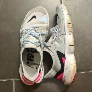 Nike Free Runs Women’s Size 7.5